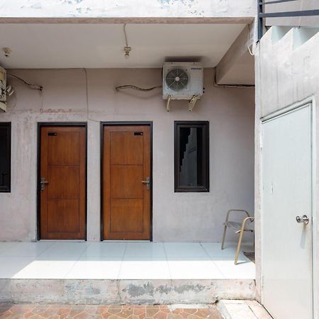 Reddoorz At Osuko Residence Sukomanunggal Jaya Surabaya Luaran gambar