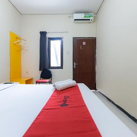 Reddoorz At Osuko Residence Sukomanunggal Jaya Surabaya Luaran gambar