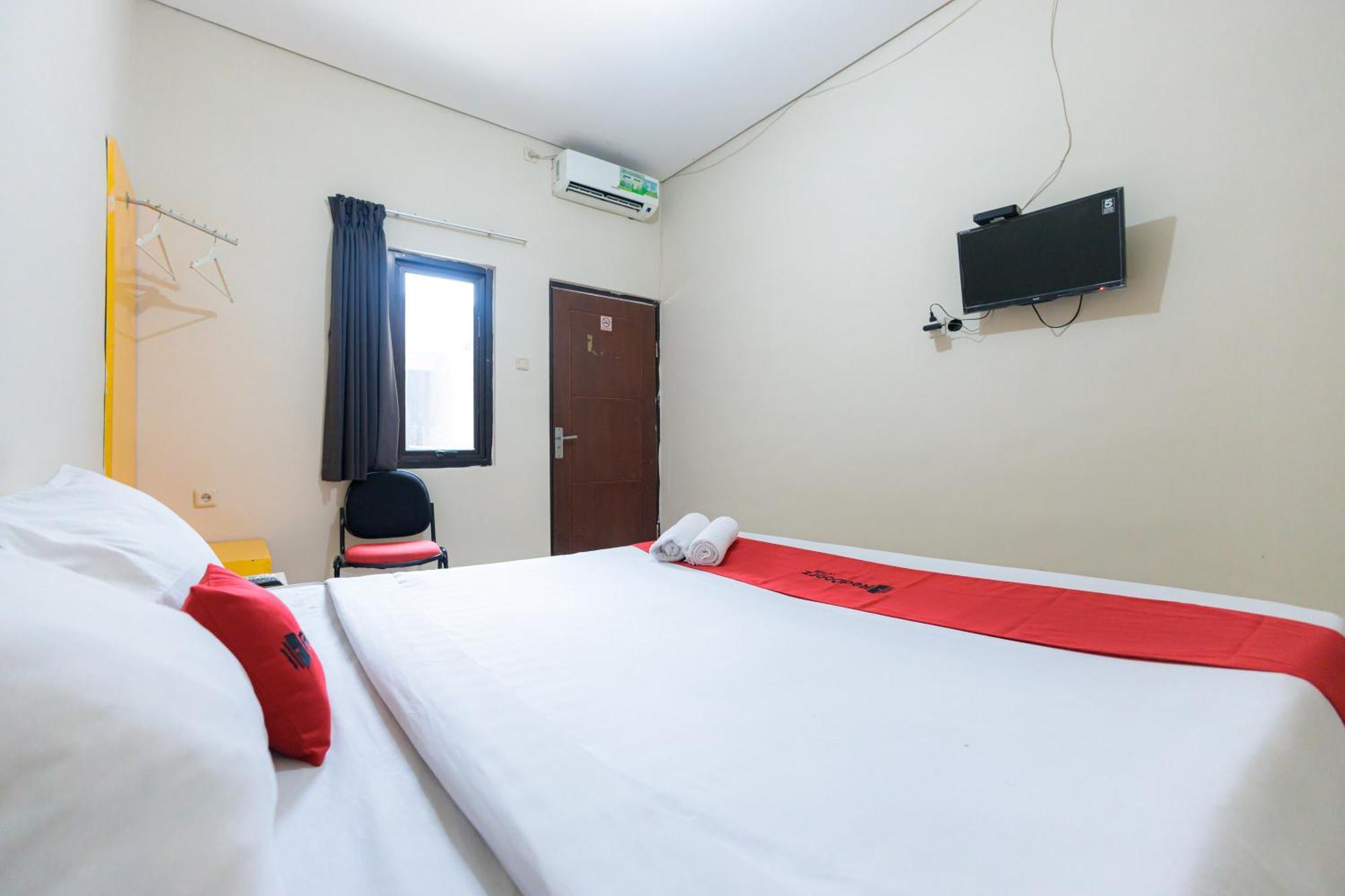 Reddoorz At Osuko Residence Sukomanunggal Jaya Surabaya Luaran gambar