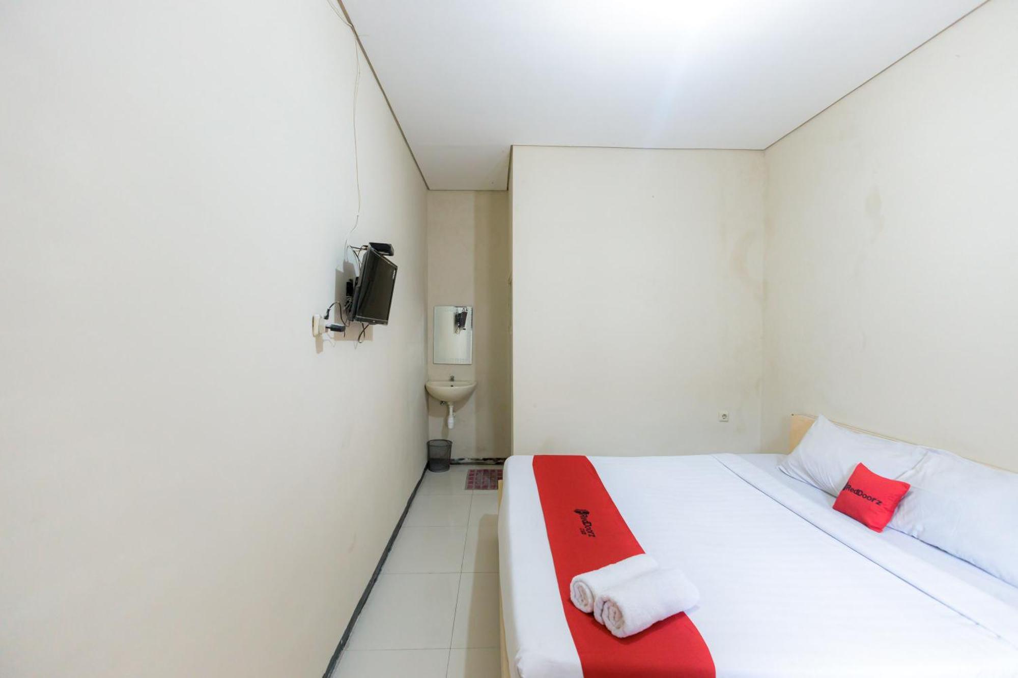 Reddoorz At Osuko Residence Sukomanunggal Jaya Surabaya Luaran gambar