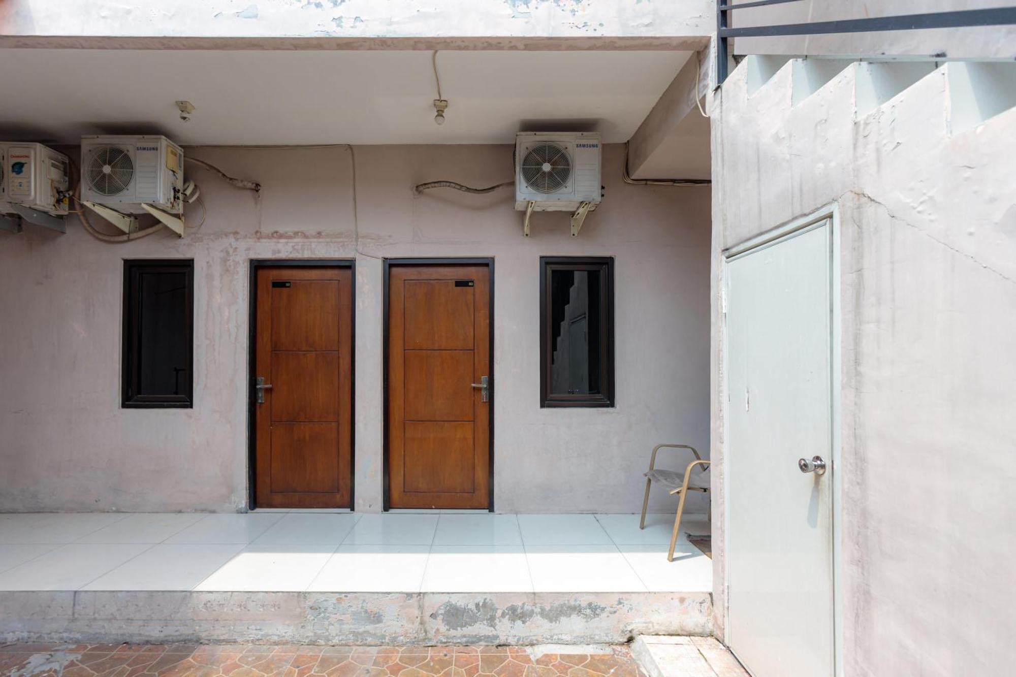 Reddoorz At Osuko Residence Sukomanunggal Jaya Surabaya Luaran gambar