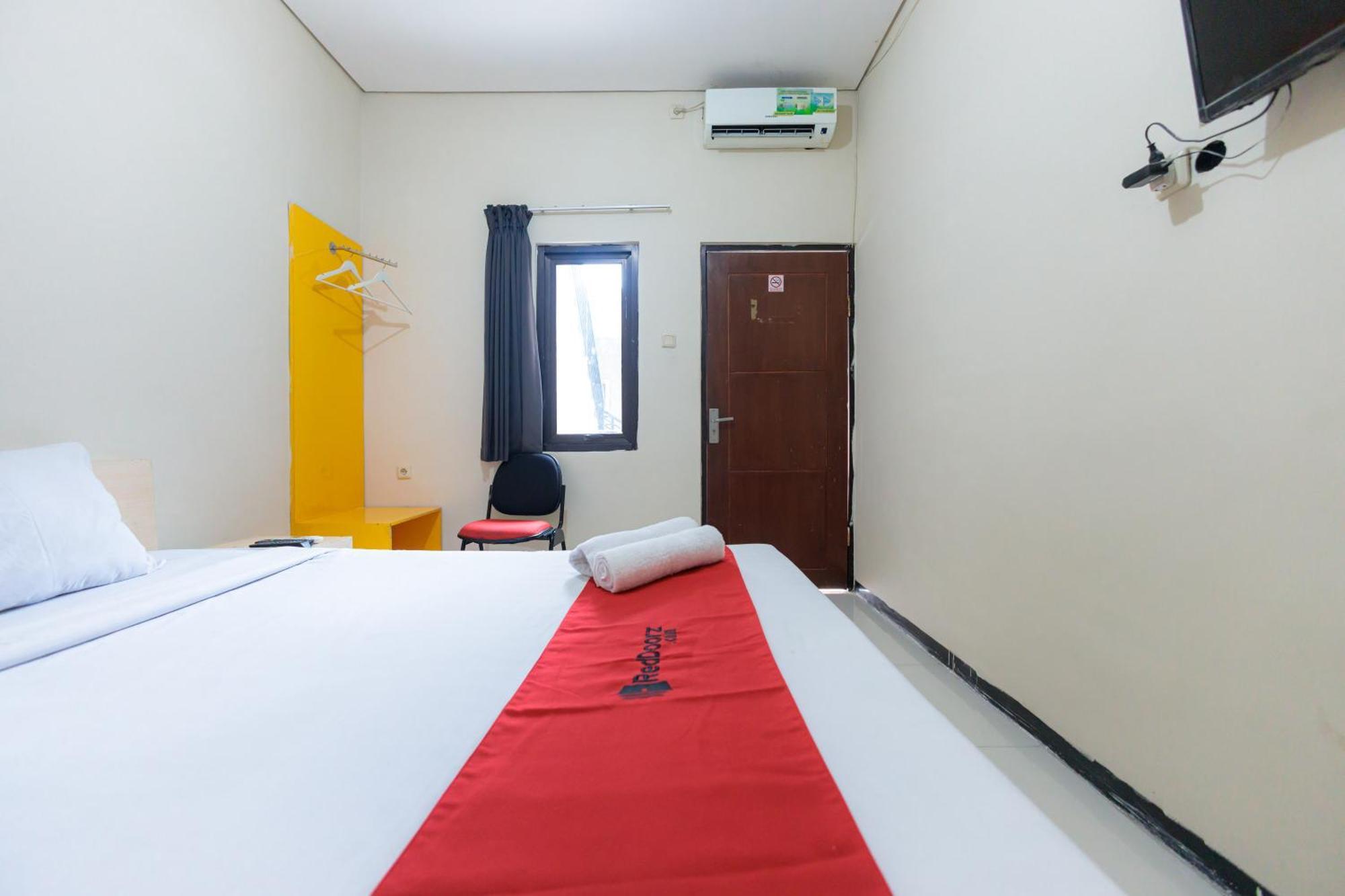 Reddoorz At Osuko Residence Sukomanunggal Jaya Surabaya Luaran gambar
