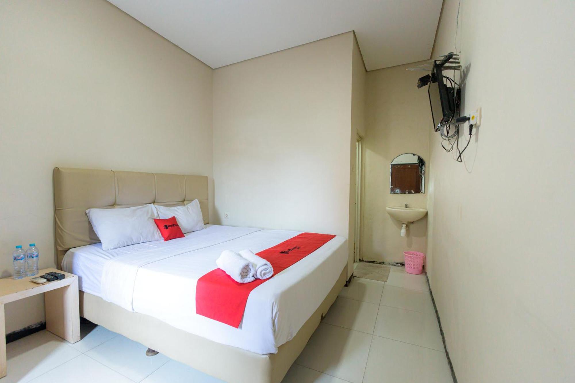 Reddoorz At Osuko Residence Sukomanunggal Jaya Surabaya Luaran gambar