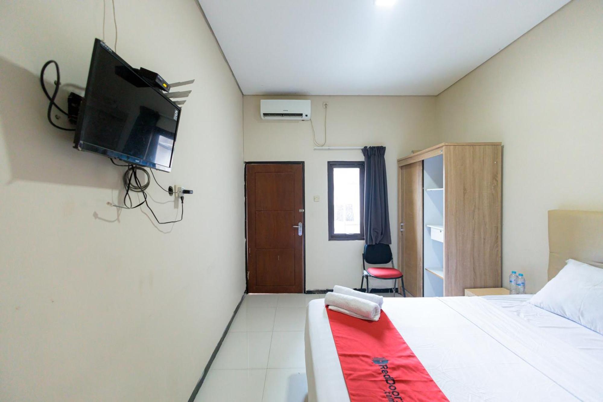 Reddoorz At Osuko Residence Sukomanunggal Jaya Surabaya Luaran gambar