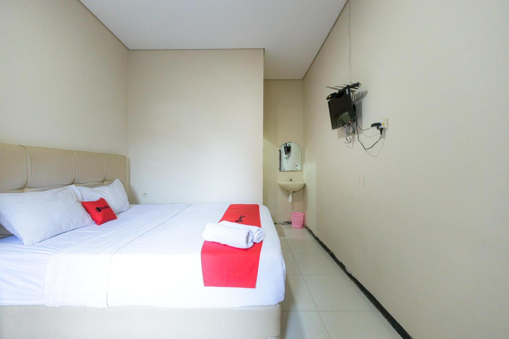 Reddoorz At Osuko Residence Sukomanunggal Jaya Surabaya Luaran gambar