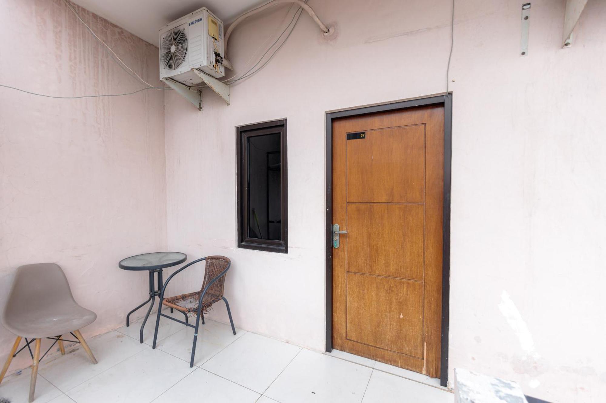 Reddoorz At Osuko Residence Sukomanunggal Jaya Surabaya Luaran gambar