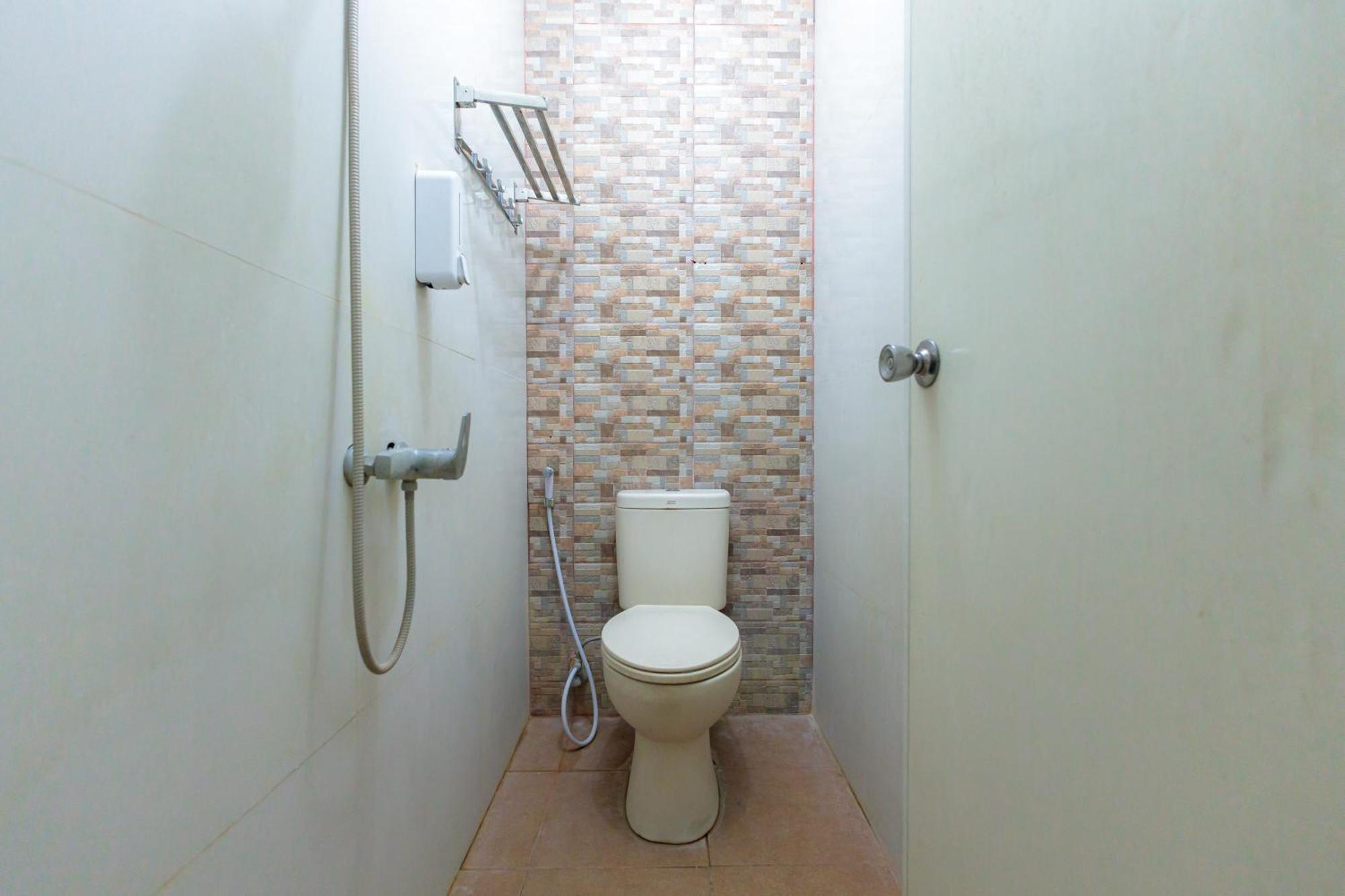 Reddoorz At Osuko Residence Sukomanunggal Jaya Surabaya Luaran gambar