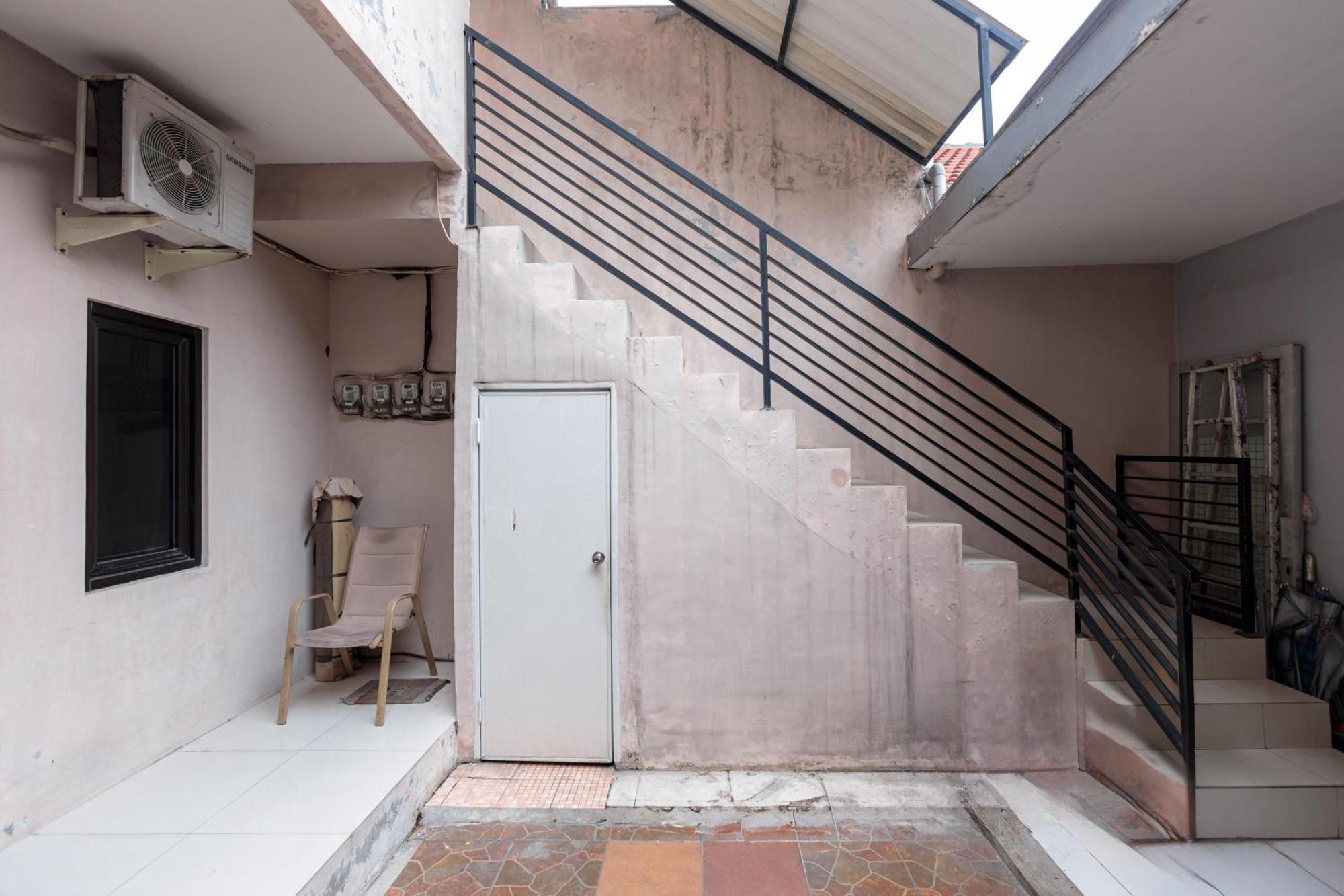Reddoorz At Osuko Residence Sukomanunggal Jaya Surabaya Luaran gambar
